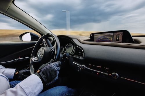 Dos décadas al volante del cambio: cómo Mazda transformó la forma de manejar en México