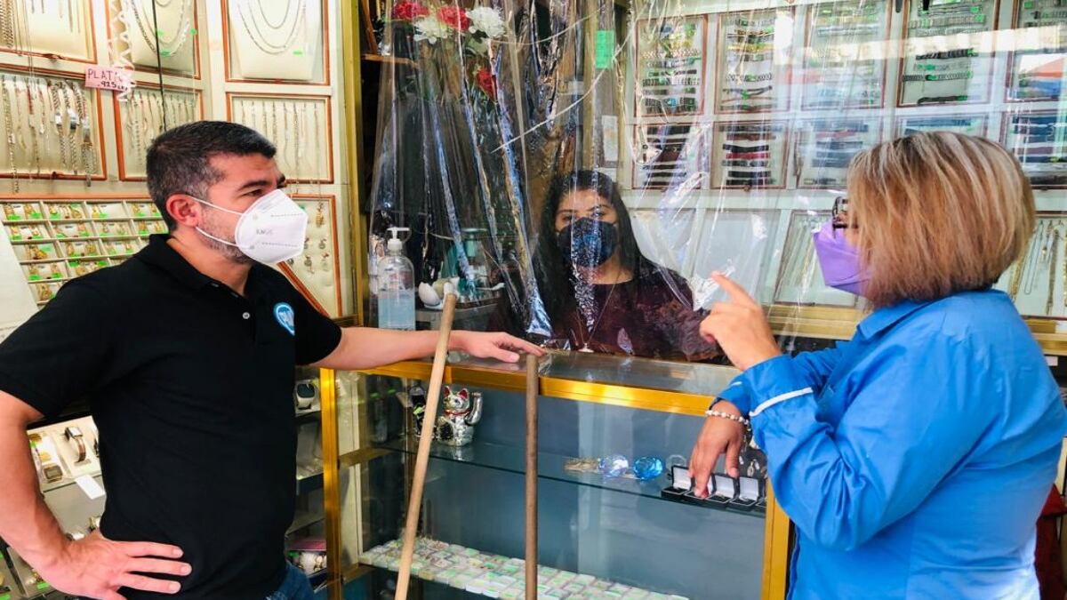 Mauricio Tabe promete apoyo a pequeños negocios en la Miguel Hidalgo