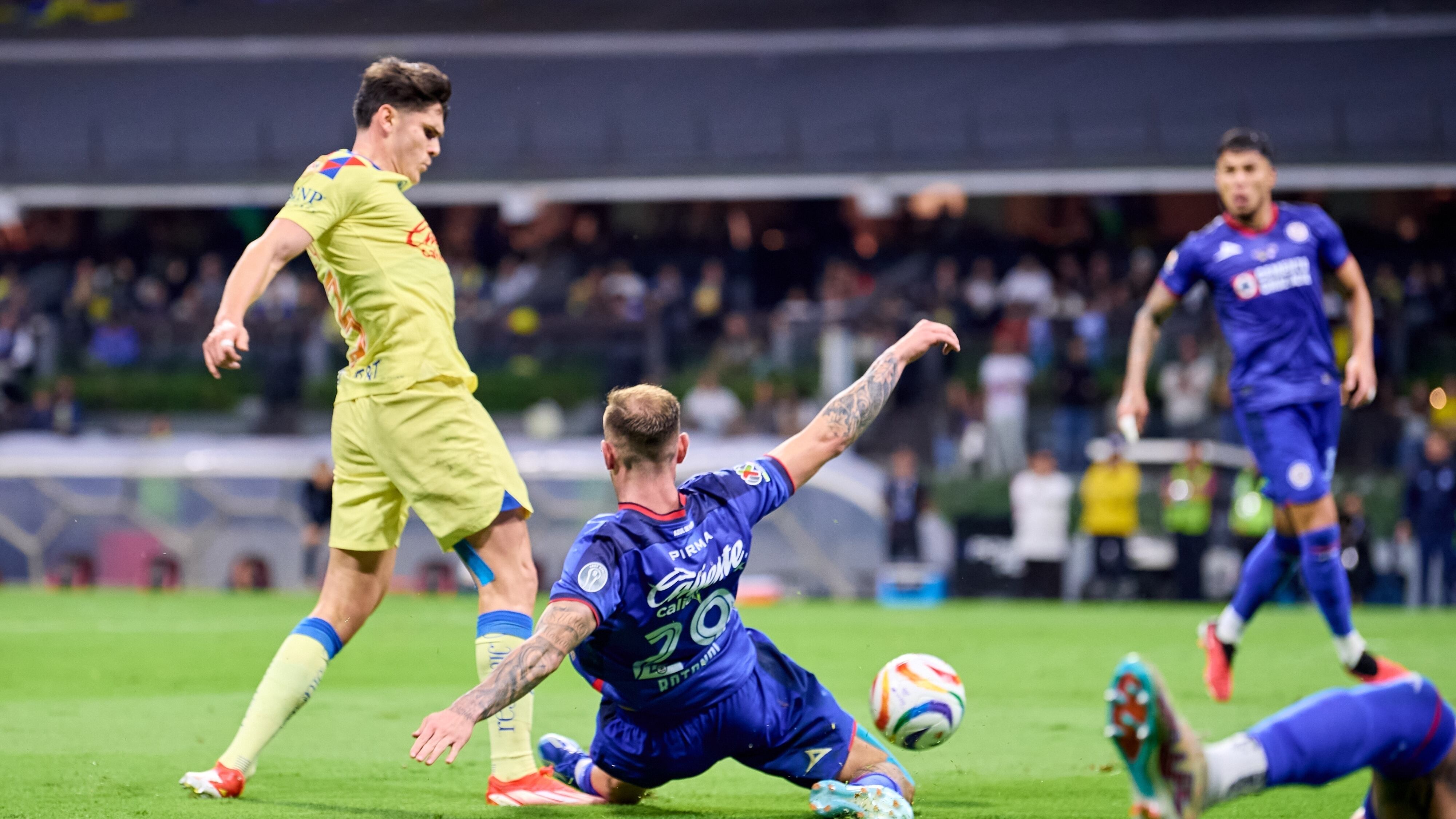 Se revelan los audios del VAR donde marcaron el penal que les dio el título a las Águilas del América.