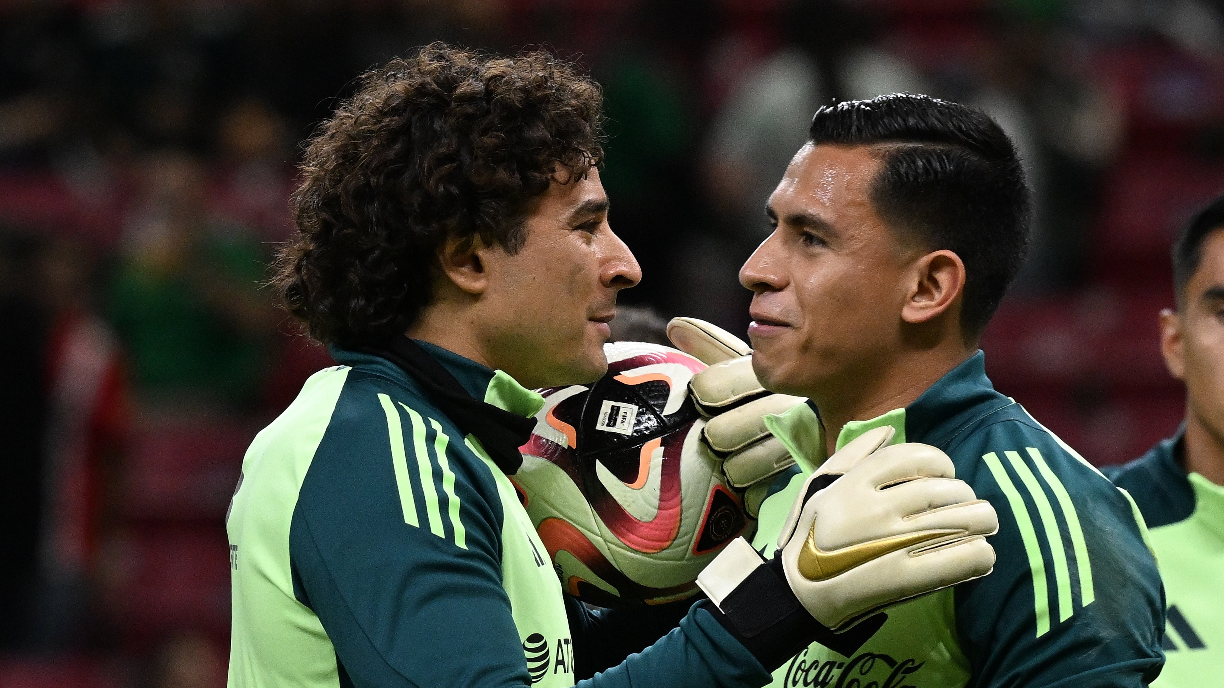 Guillermo Ochoa y Malagón se pelean por la titularidad en Selección mexicana.
