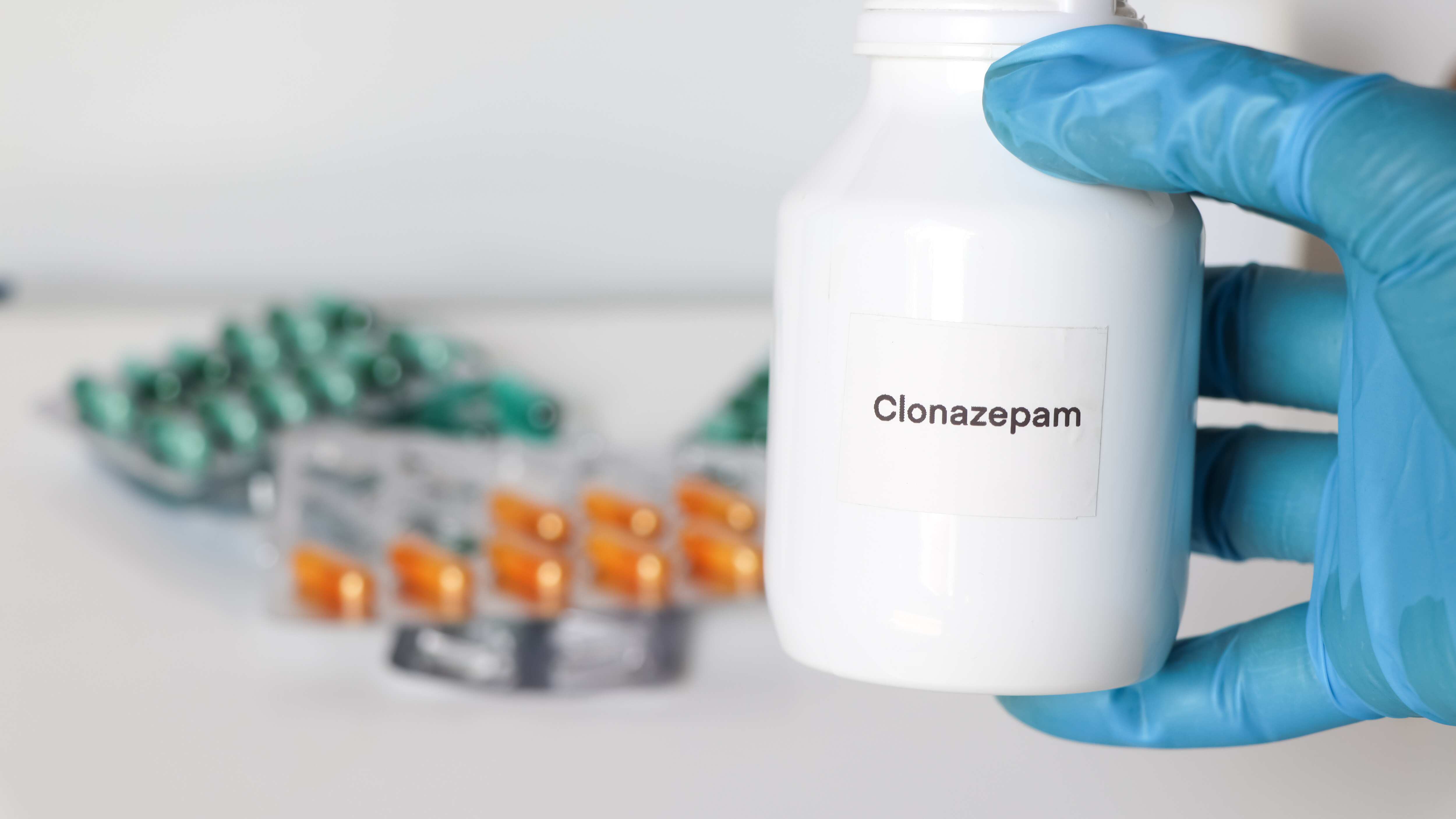 Adolescentes de CDMX y San Nicolás se intoxicaron con clonazepam.