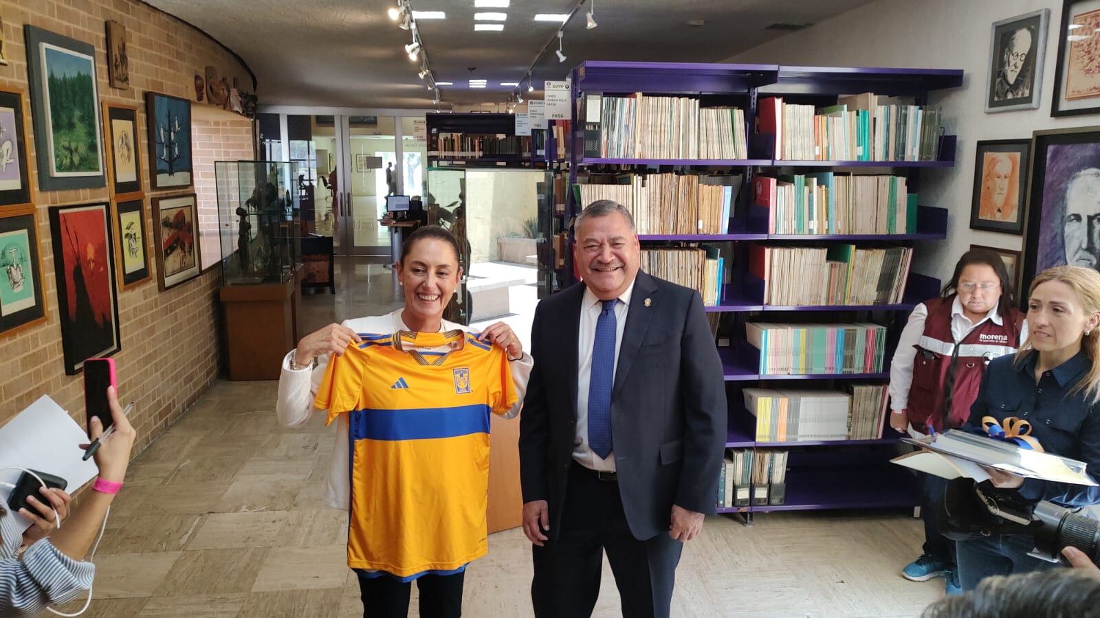 Sheinbaum participó en el Diálogo Ciencia y Academia en la Biblioteca Raúl Rangel Frías.