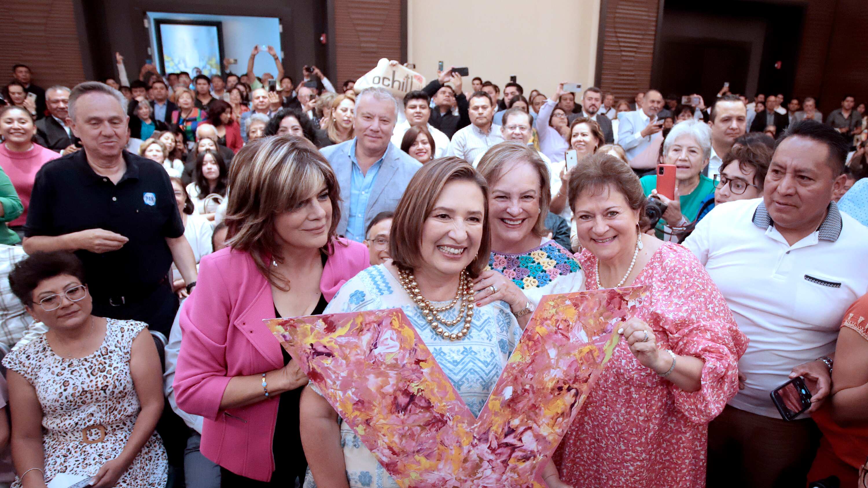 Militancia panista la arropó.