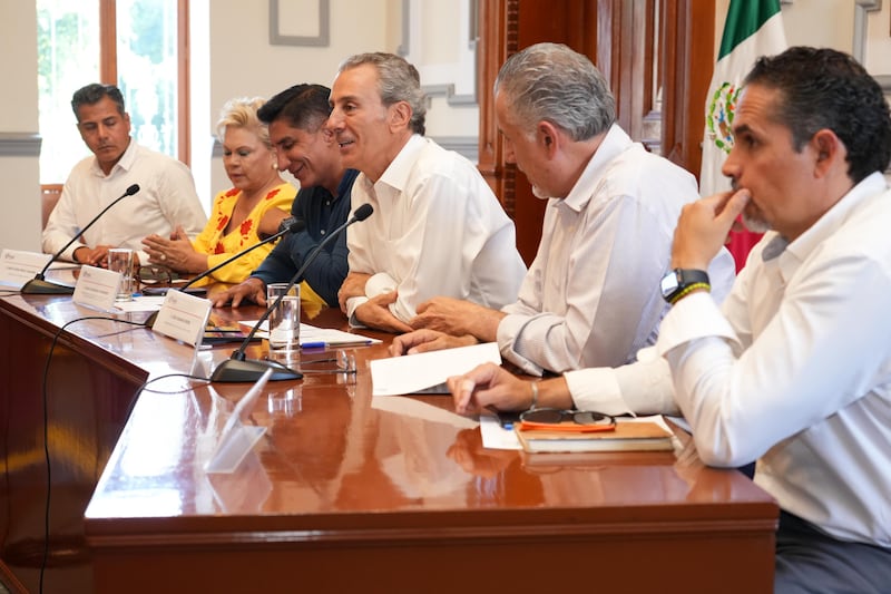 Pepe Chedraui sostiene reunión con presidentes auxiliares para dar seguimiento a obras estatales