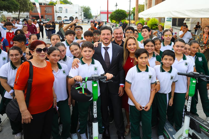 El gobernador presentó el sistema de movilidad eléctrica en Guadalupe.
