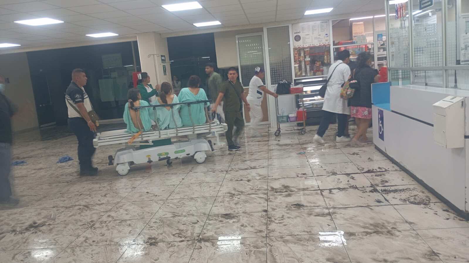 El HGZ No. 53 en Los Reyes La Paz sufrió inundación en Urgencias