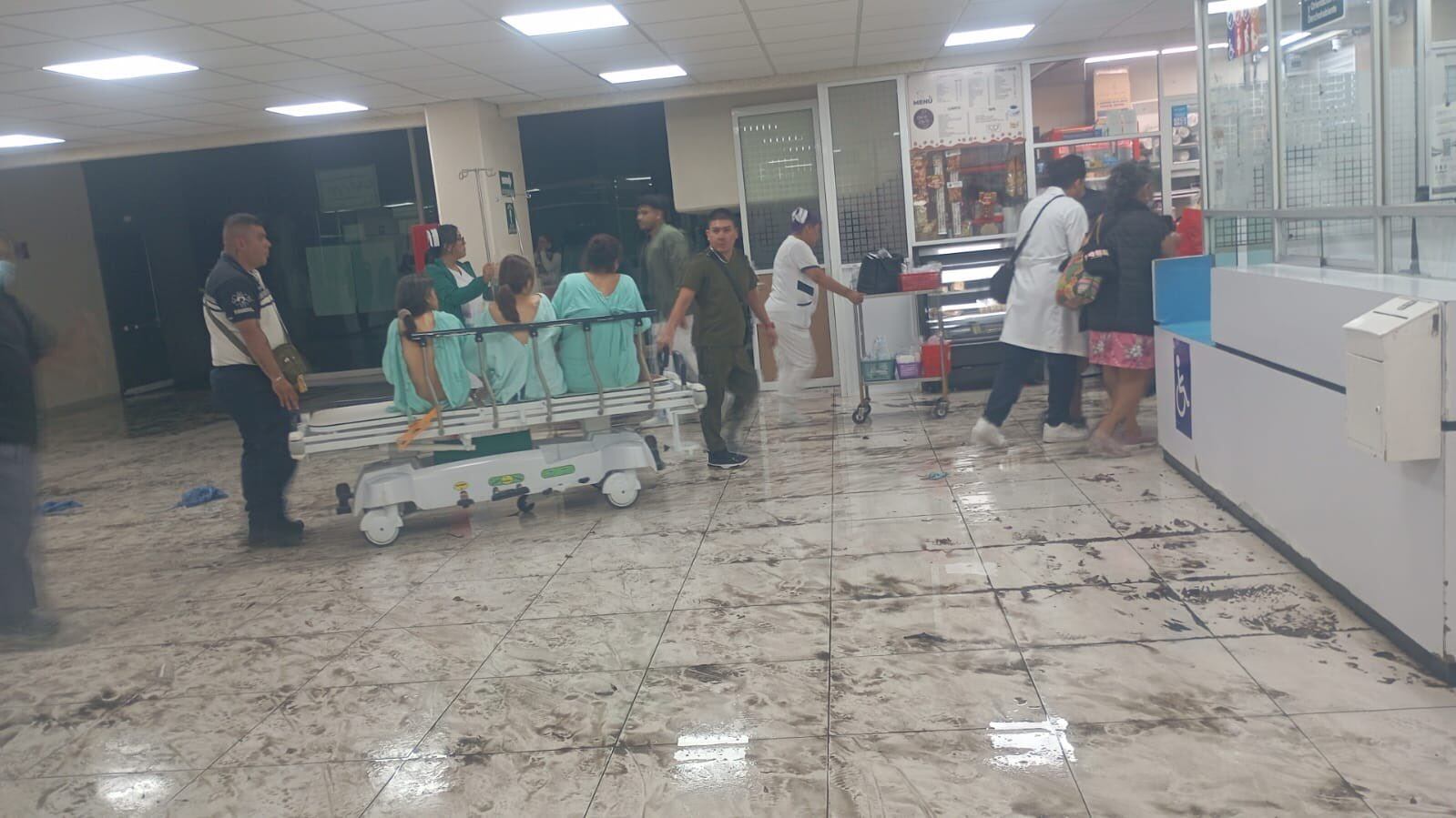 El HGZ No. 53 en Los Reyes La Paz sufrió inundación en Urgencias