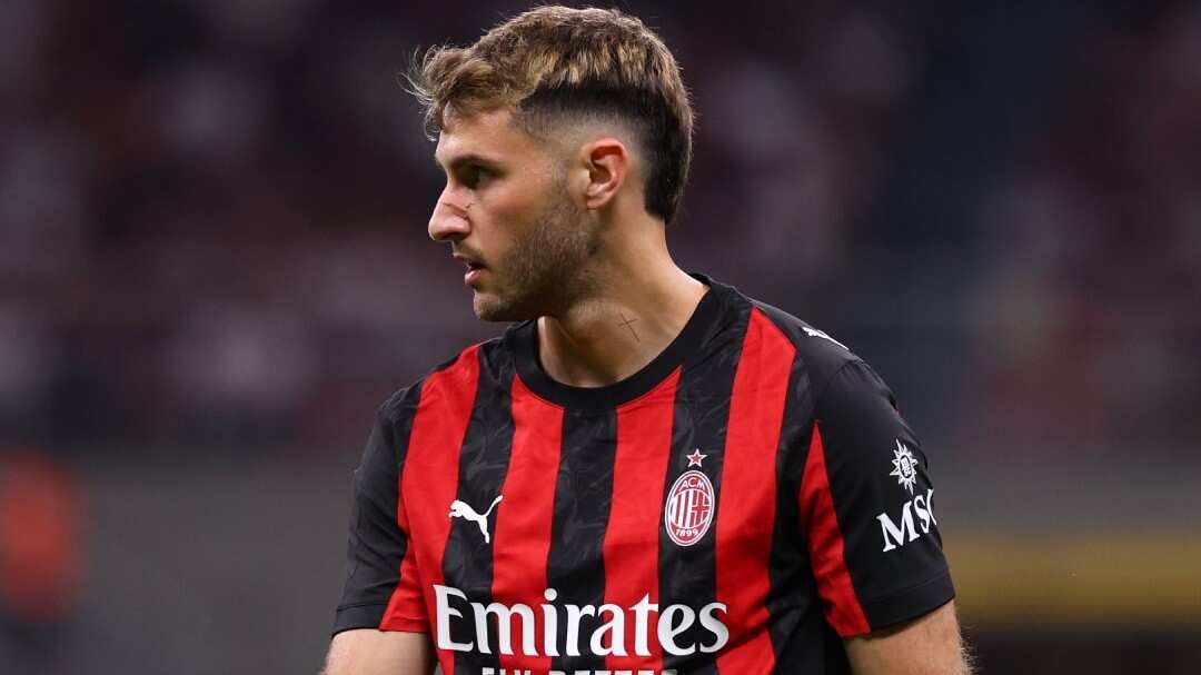 Santiago Giménez ha sido blanco de críticas.