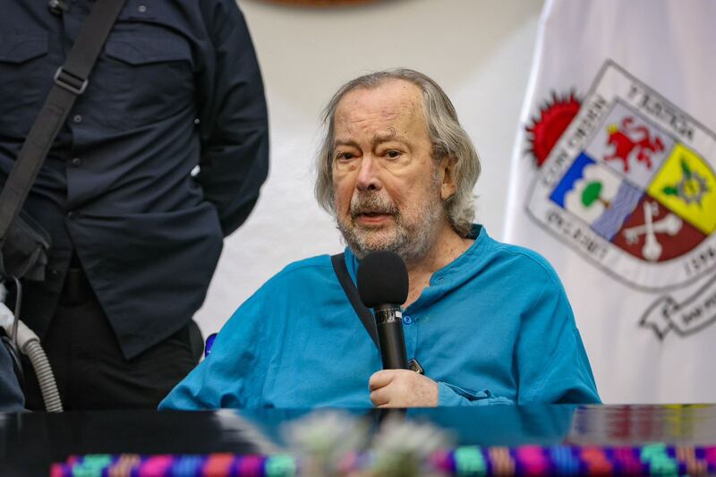 Fernández anunció que se retira de la alcaldía.