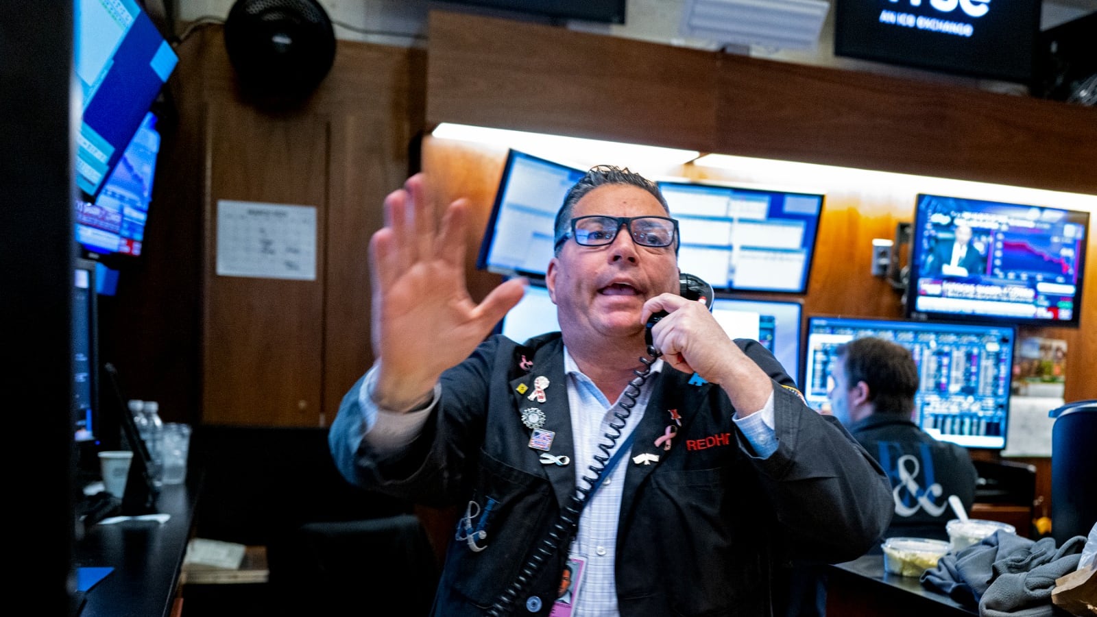 Un mensaje de calma del presidente de EU fue lo único que frenó la turbulencia por la quiebra de los bancos estadounidenses, que ya es comparada con la gran crisis de 2008.