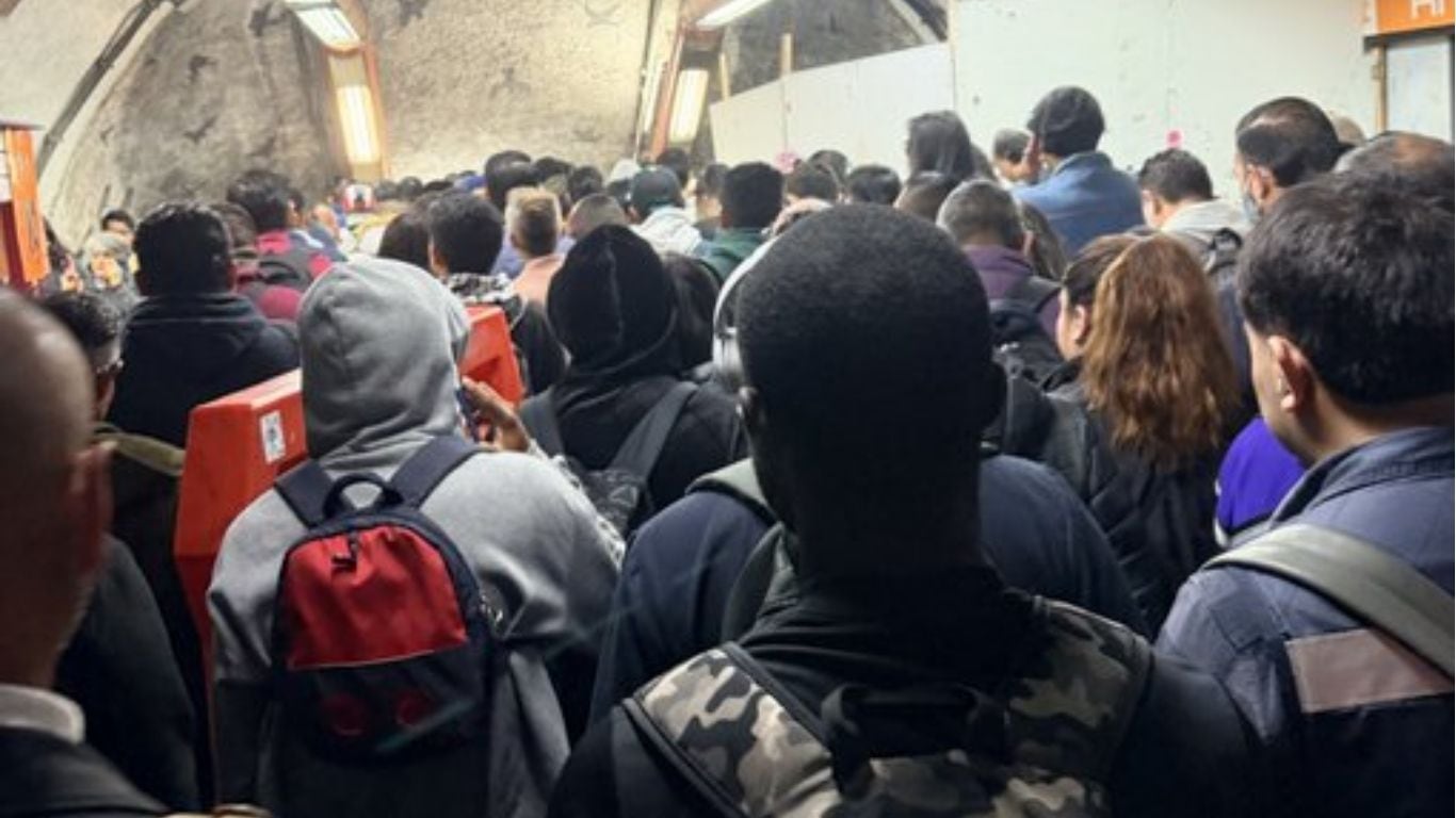 Usuarios denuncian caos en el Metro