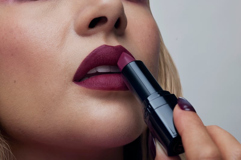 ¿Nude, rojo, coral o vino? Te contamos cómo elegir el tono ideal para ti y cómo ciertos labiales potencian tu estilo y te ayudan a expresarte sin límites