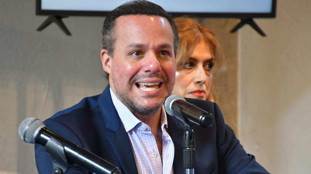 José Joel en el homenaje a su padre José José