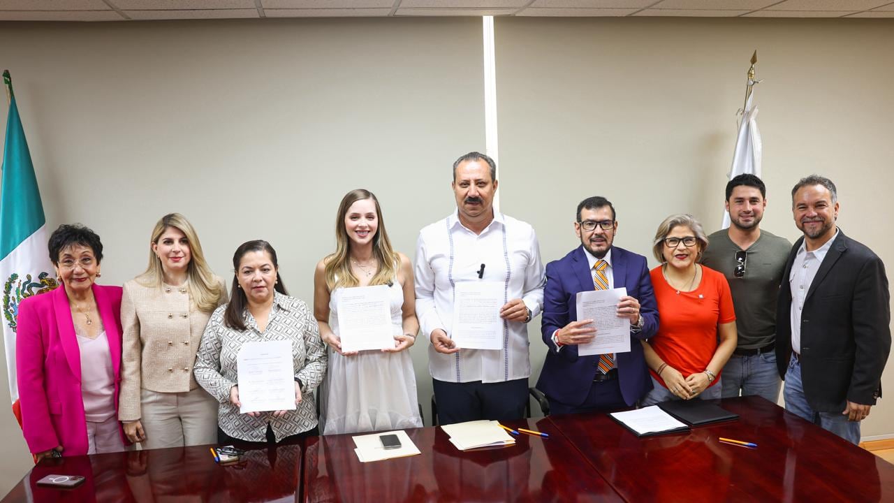Rodríguez estuvo acompañada de diputados de MC, el secretario del Trabajo y la directora del DiF.