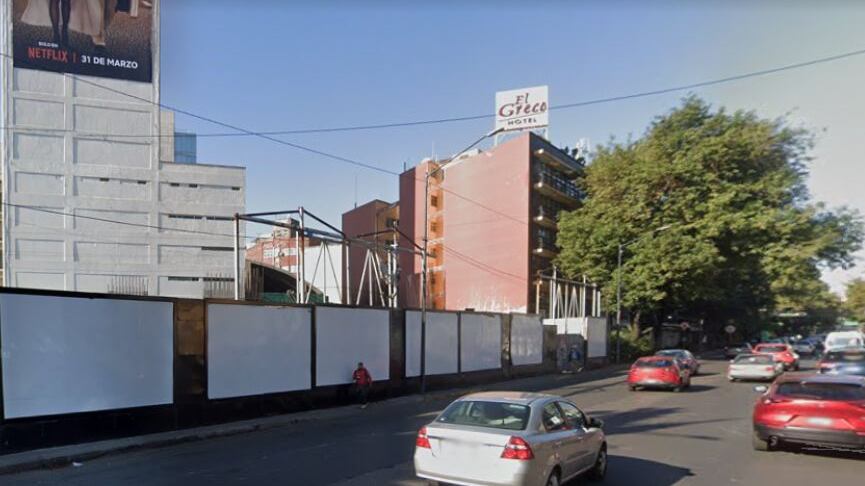 Obras invaden banquetas en CDMX.