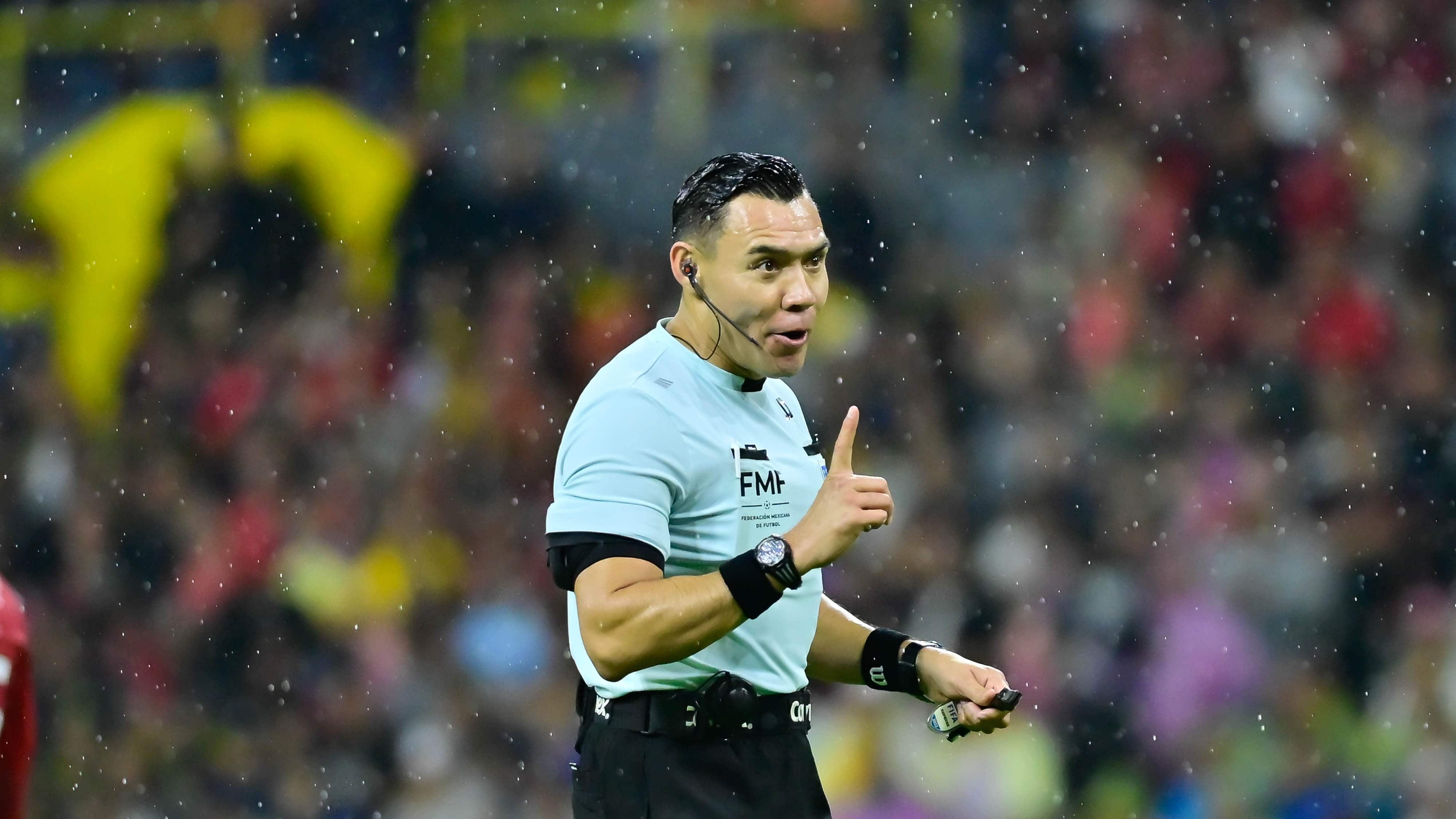 El Gato Ortiz ha generado polémica con sus decisiones arbitrales.