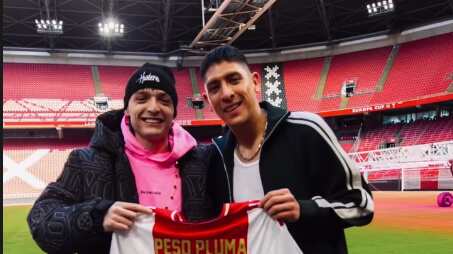 Edson Álvarez junto al famoso cantante I @Ajax