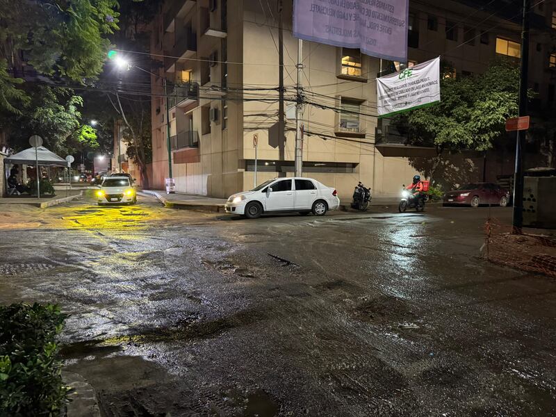 Enormes baches convierten calles de Polanco en una 'zona de guerra'