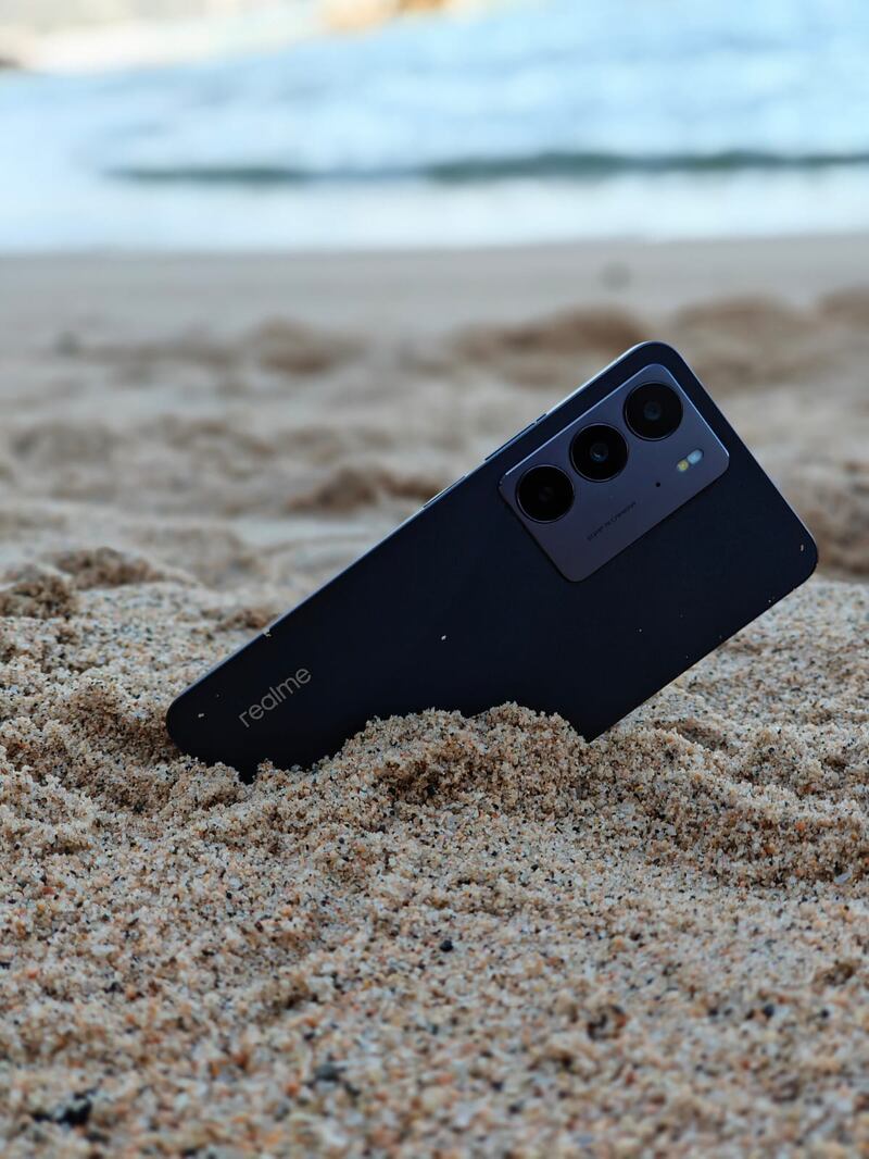 No necesitas gastar una fortuna para tener un buen smartphone. El realme C75 combina potencia, durabilidad y larga batería. Te contamos si vale la pena