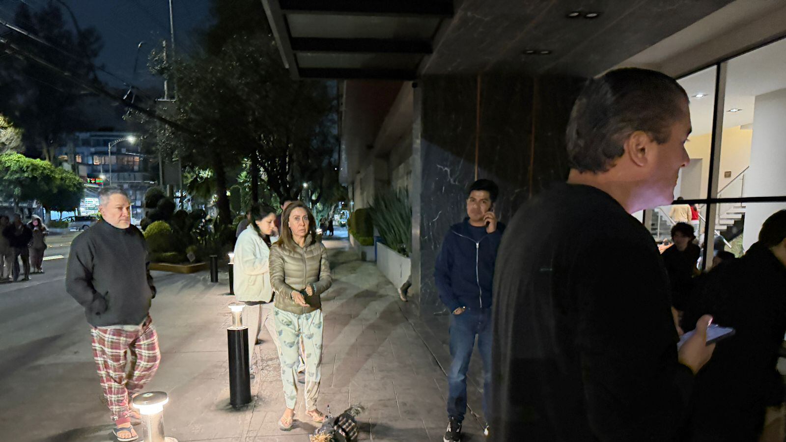 La alerta sísmica se activó a las 00:43 horas de este jueves 16 de enero por un sismo con epicentro en San Marcos, Guerrero, lo que despertó a miles de personas, incluida la Ciudad de México. Aunque también sonó la alerta presidencial, el movimiento no fue perceptible en la mayoría de las alcaldías y no se reportan daños ni personas lesionadas.