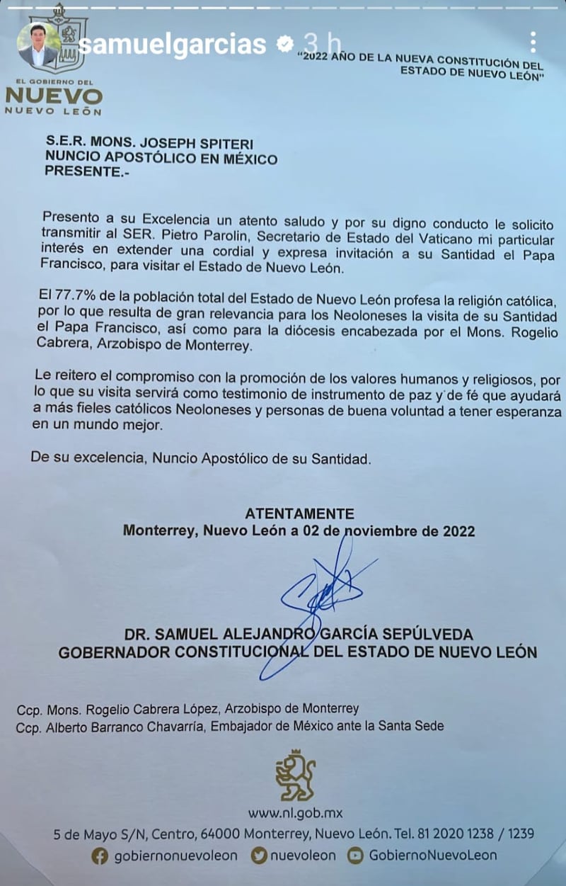 El gobernador compartió en una historia el documento en el que invita a su Santidad.