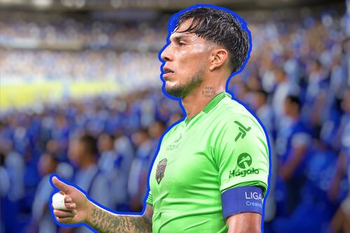 Carlos Salcedo a un paso de volver a vestirse de azul