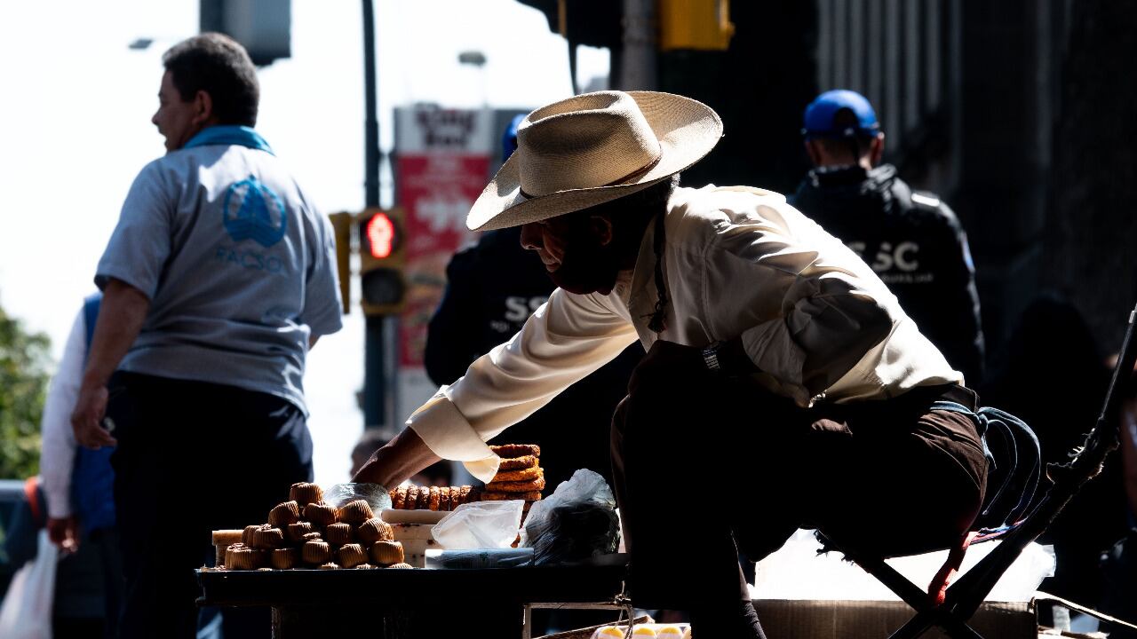 La informalidad apenas repuso cuatro mil 608 de los empleos perdidos y, al menos, 120 mil se quedaron sin sustento económico, reportó el Inegi.