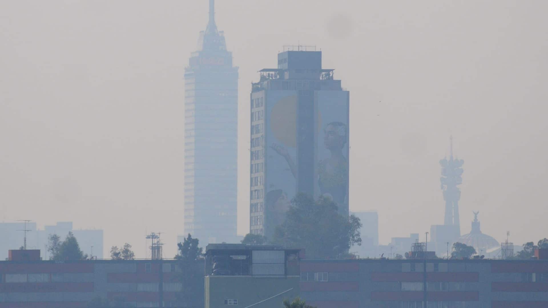 Las autoridades capitalinas han anunciado que la calidad del aire es "extremadamente mala" durante las primeras horas de 2023