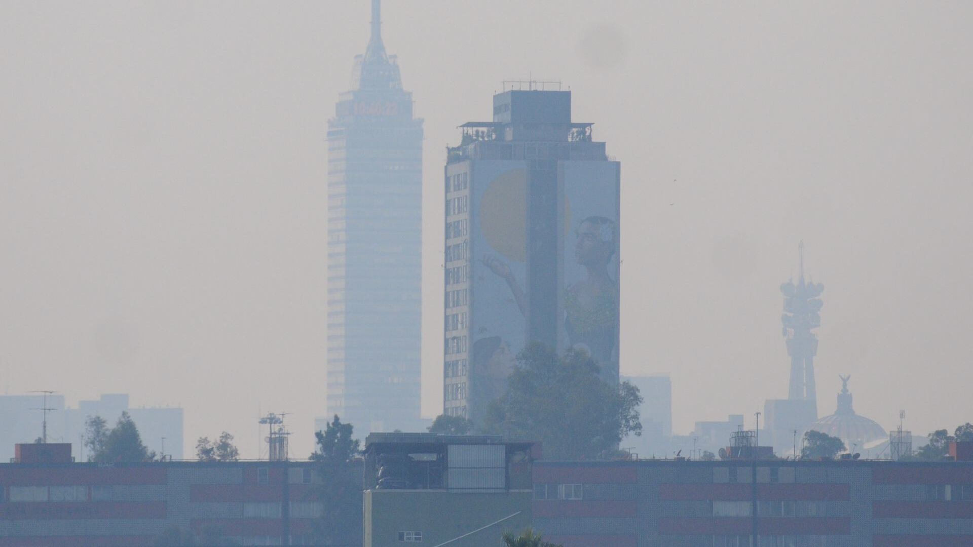 Las autoridades capitalinas han anunciado que la calidad del aire es "extremadamente mala" durante las primeras horas de 2023