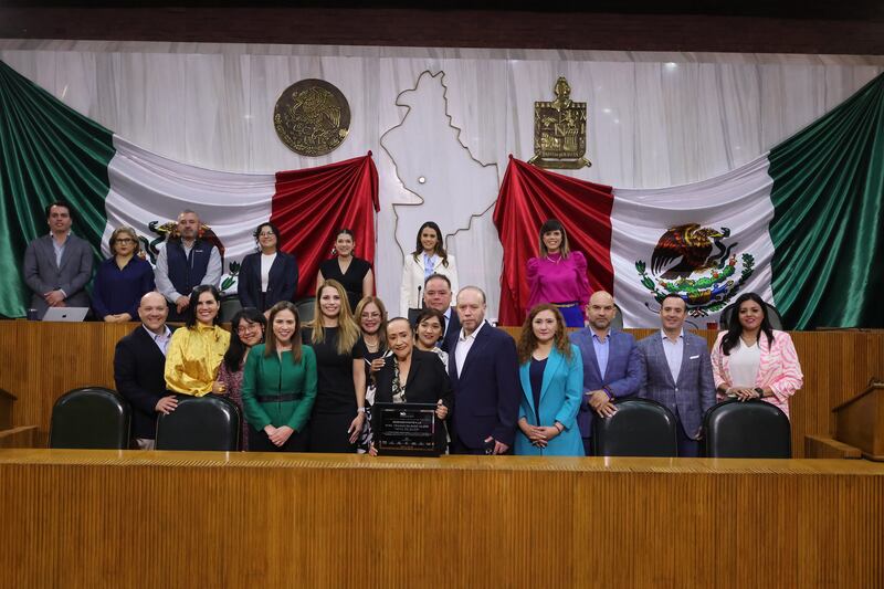 Los legisladores se tomaron la foto del recuerdo con la Nena.