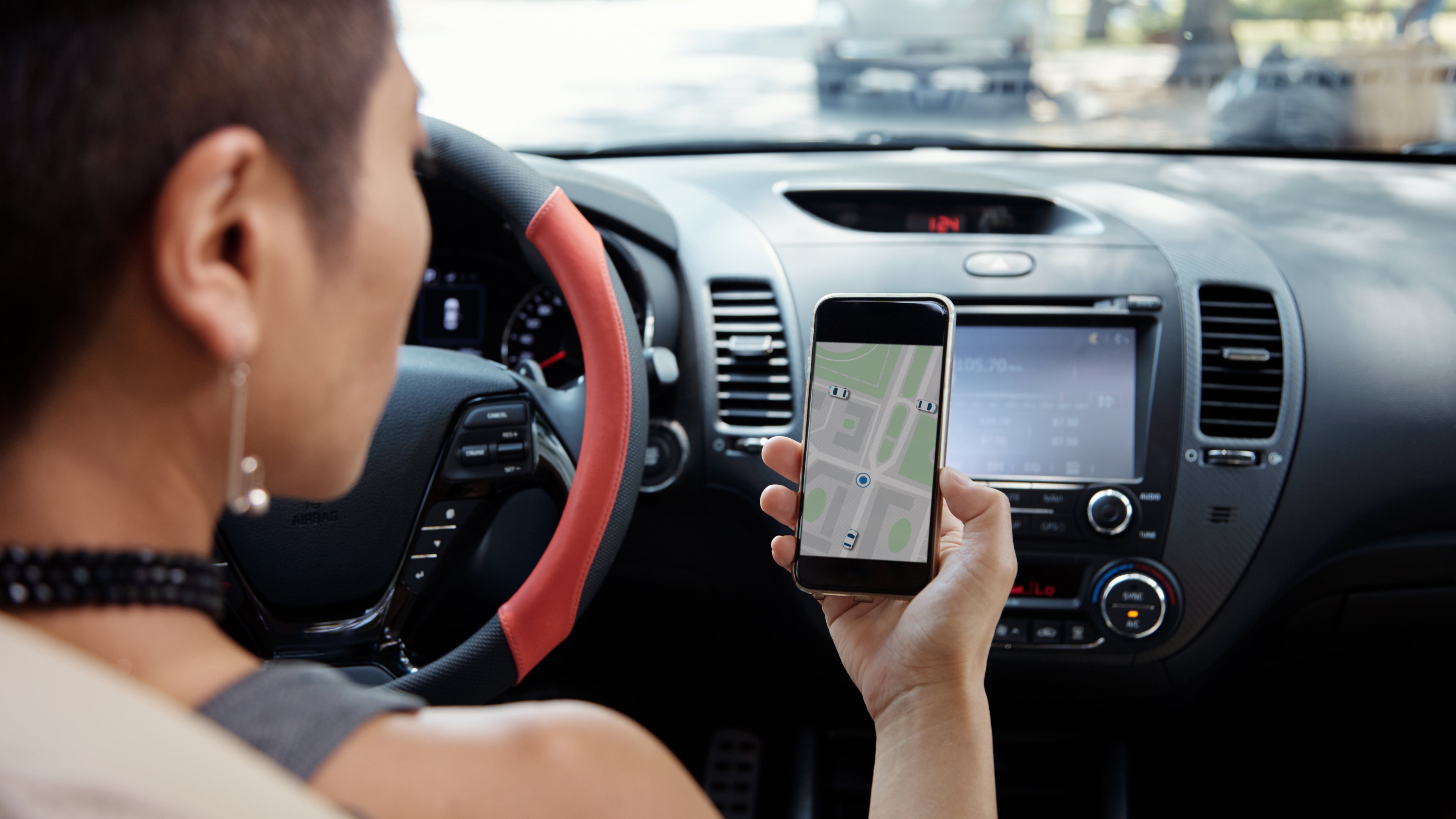 Desde mapas y mensajes hasta música y organización personal, Gemini se convierte en el nuevo copiloto inteligente al volante