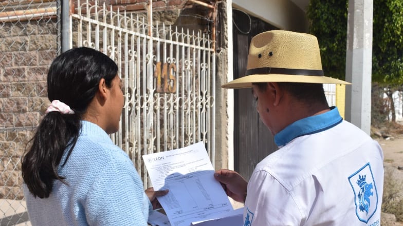 : Personal del FIDOC recorre colonias de León para ofrecer opciones de pago y facilitar la regularización de adeudos