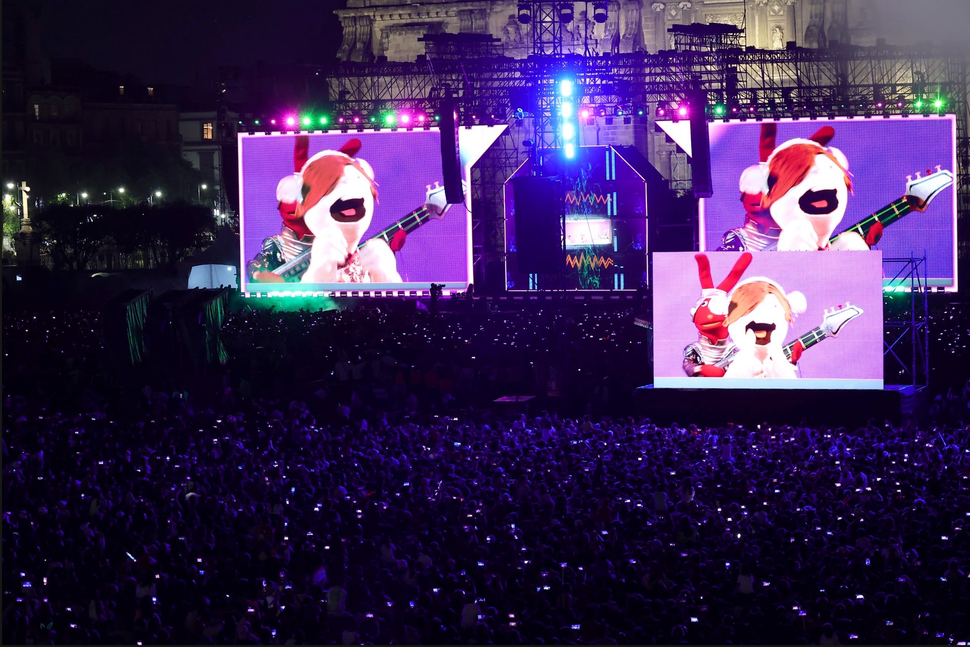 Se desborda el Zócalo CDMX: 31 Minutos reúne a más de 230 mil personas