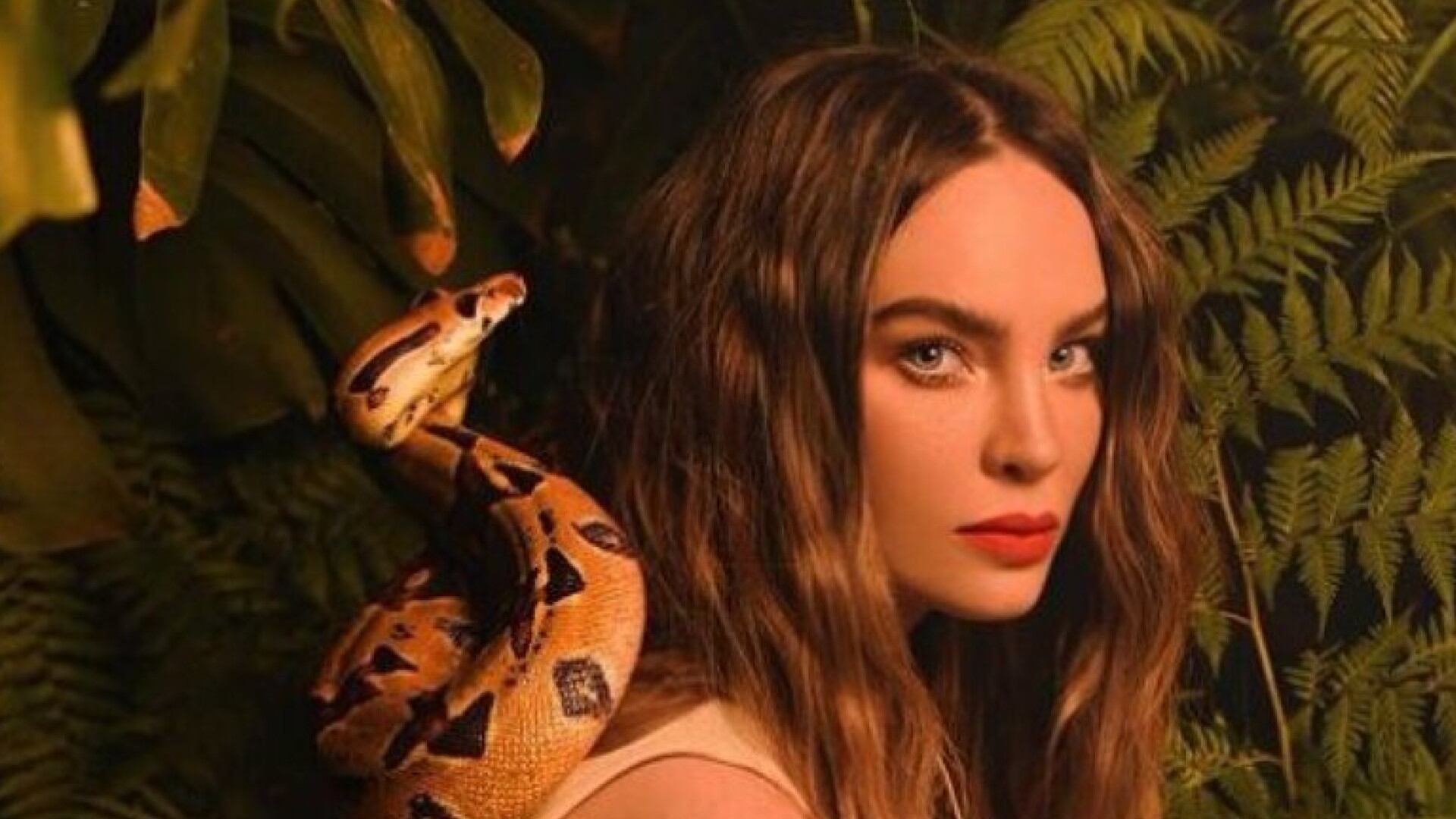 Se le cae el párpado mientras daba un concierto