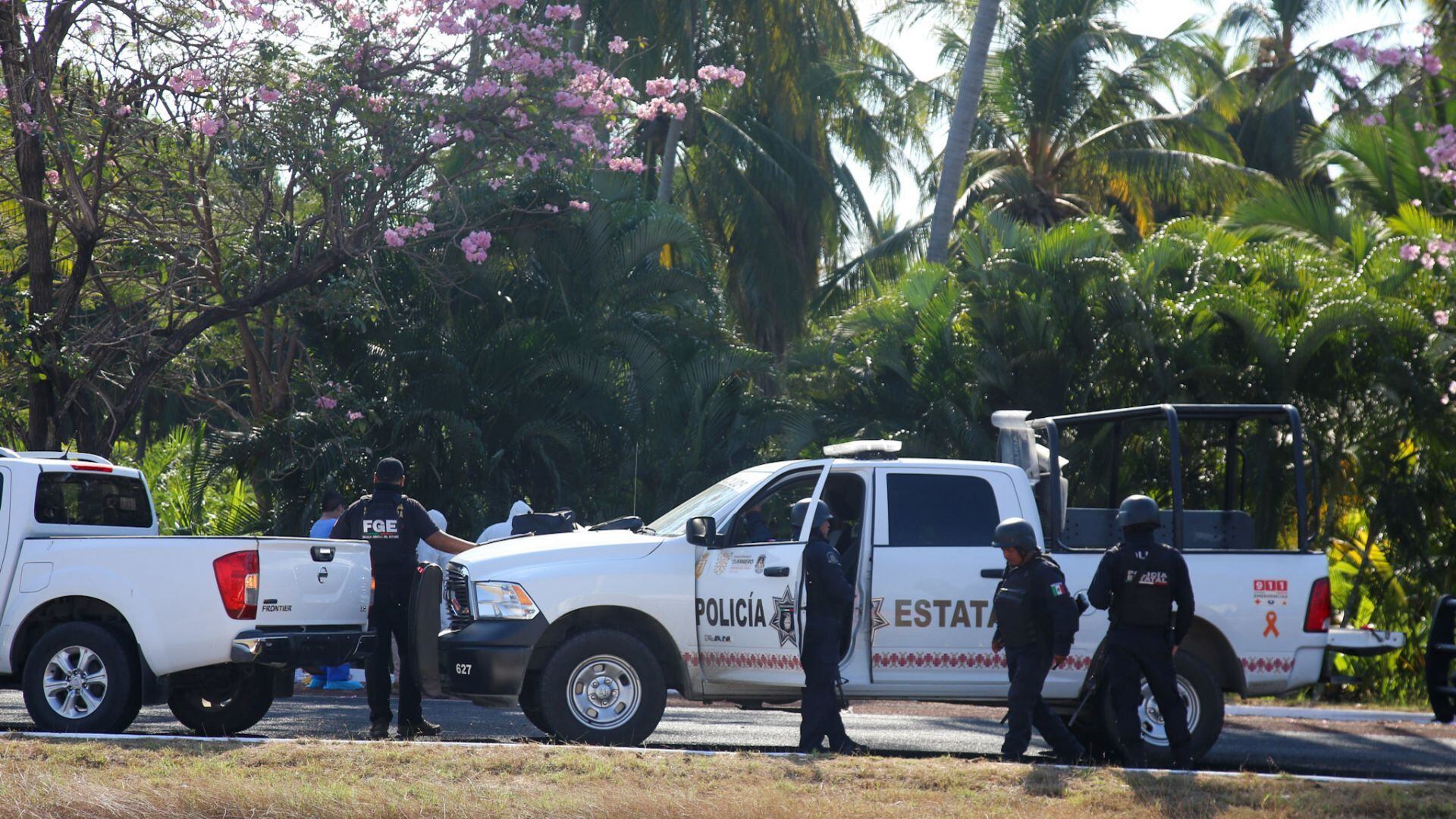 ACAPULCO, GUERRERO, 28FEBRERO2023.- Los cuerpos de cuatro hombres desmembrados con narco mensajes fueron arrojados sobre la autopista Viaducto Diamante en Acapulco, cerca de boulevard de Las Naciones en dónde se realiza el torneo del Abierto Mexicano de Tenis, en la exclusiva Zona Diamante del puerto de Acapulco. Autoridades han declarado que la zona se encuentra blindada de seguridad, por lo tanto, los asistentes al torneo del Mextenis están totalmente seguros.