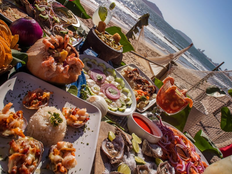 La secretaria de Turismo de Sinaloa, Mireya Sosa Osuna, explica cómo impulsa la gastronomía, conectividad y Pueblos Mágicos para diversificar su oferta