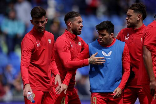 Detienen partido la Liga Española por insultos racistas desde las gradas