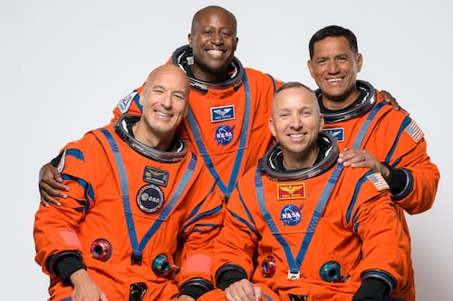 ¿Una nueva era lunar sin mujeres? NASA revela tripulación de Artemis III integrada solo por hombres