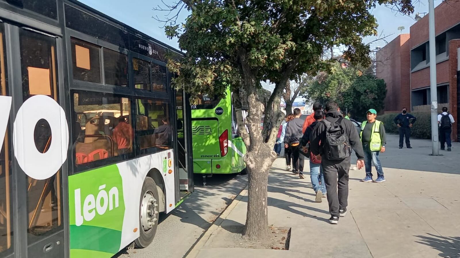 Los camiones se abordan en las estaciones General Anaya y Sendero.