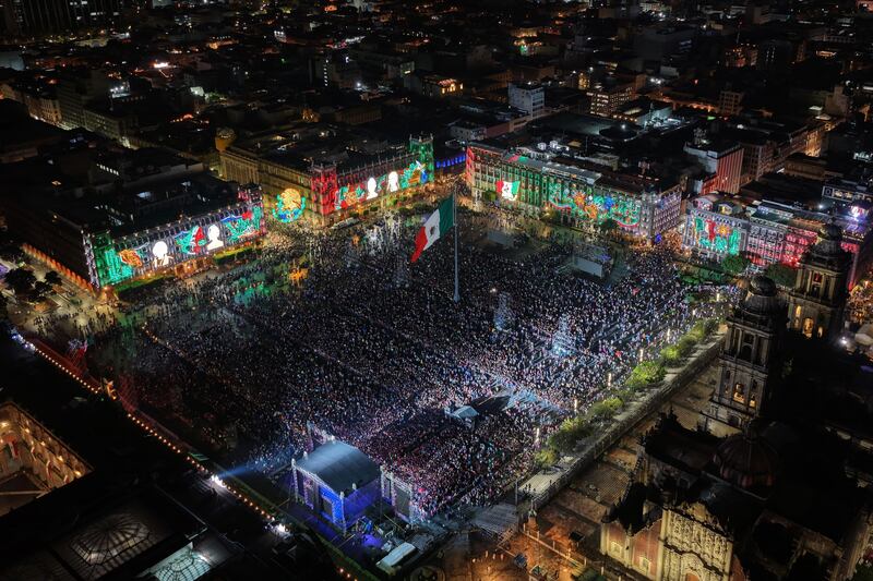 Celebración por el 215 aniversario del inicio de la lucha por la independencia de México.