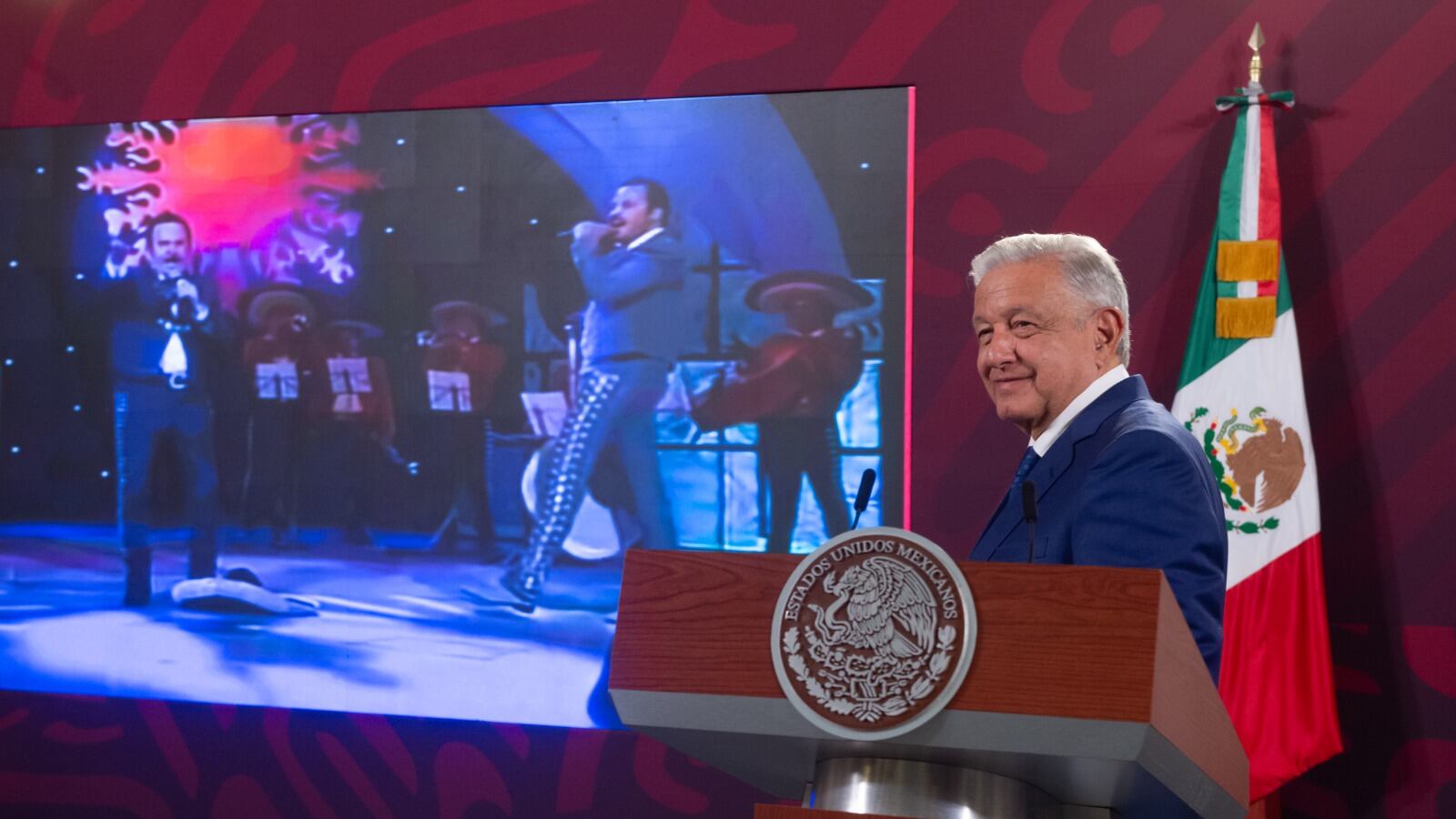 Antonio Aguilar estuvo presente en la mañanera, por una canción que pidió el presidente López Obrador.