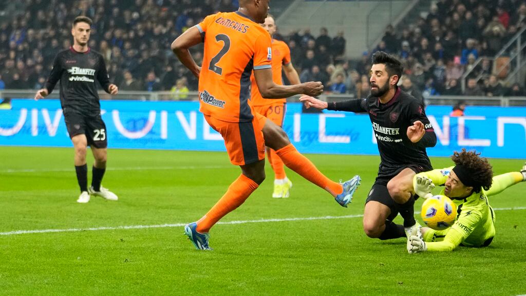 Guillermo Ochoa y el Salernitana son últimos en la Serie A.