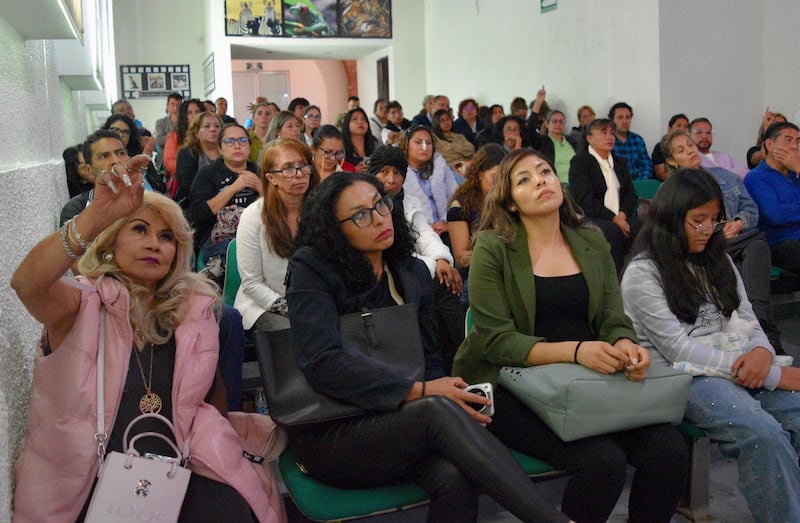 Gobierno del Estado de México presenta estrategia para atender sobrepoblación de animales callejeros