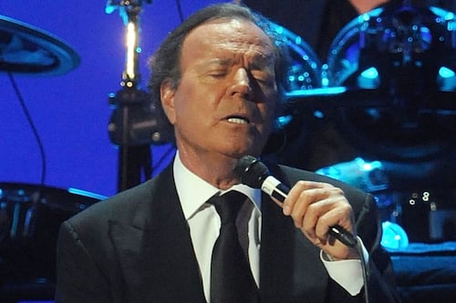 Fiscalía española archiva denuncia contra Julio Iglesias por agresión sexual