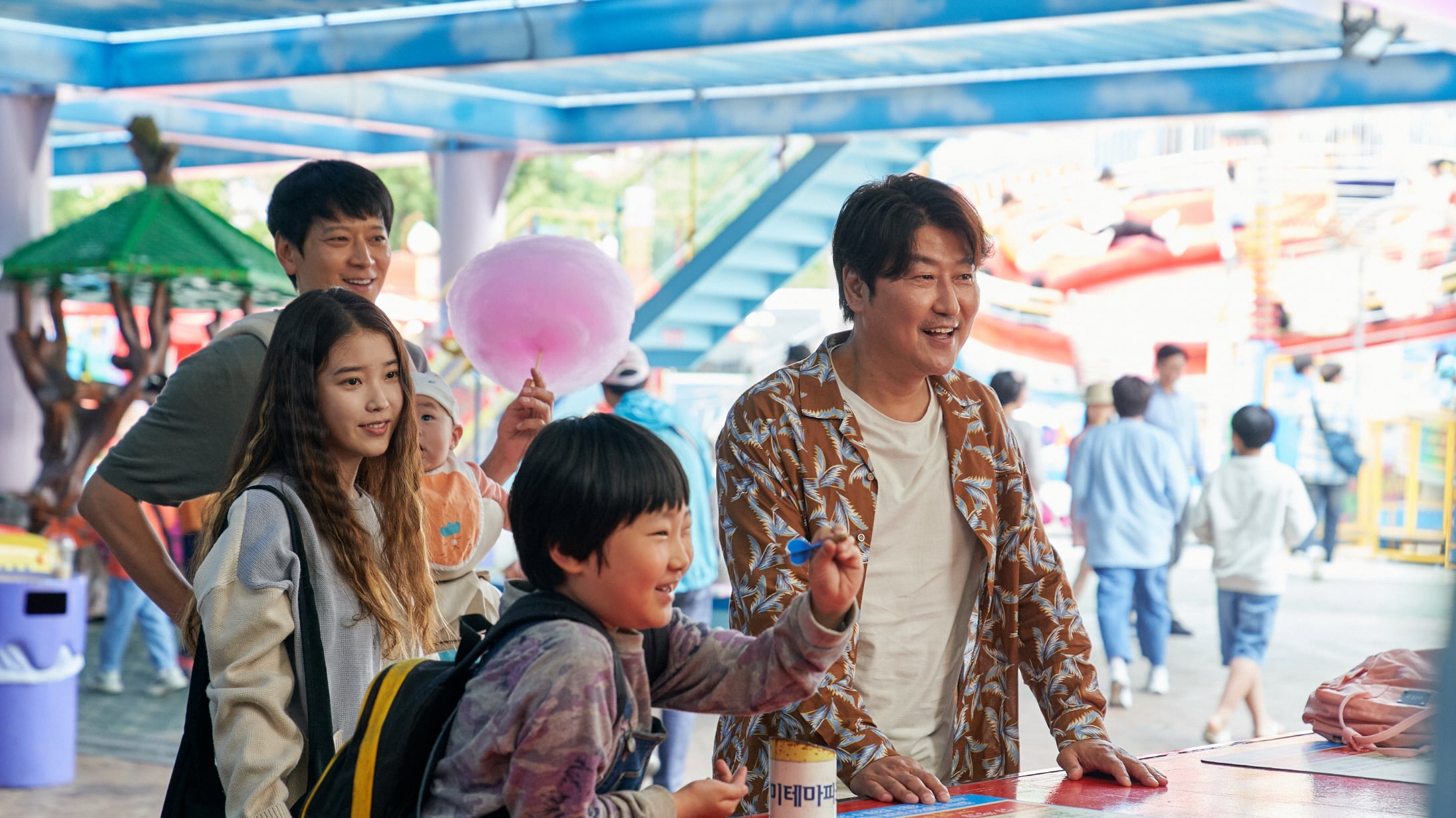 La idol surcoreana IU ha causado un fenómeno, al hacer que sus clubes de fans en México acudan a verla en la pantalla.