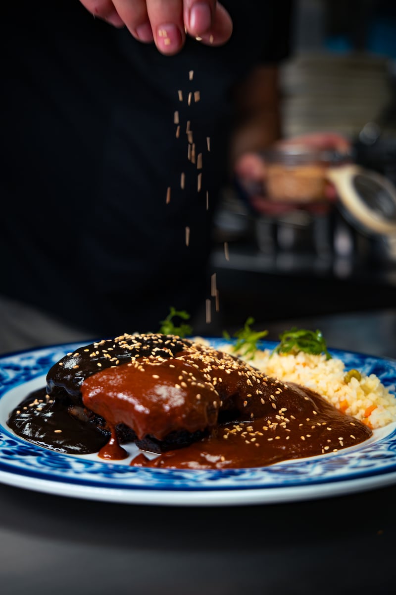 El icónico restaurante llega al sur de la CDMX con una propuesta contemporánea que rescata la esencia de una antigua hacienda, fusionando arquitectura, tradición y un menú mexicano imperdible