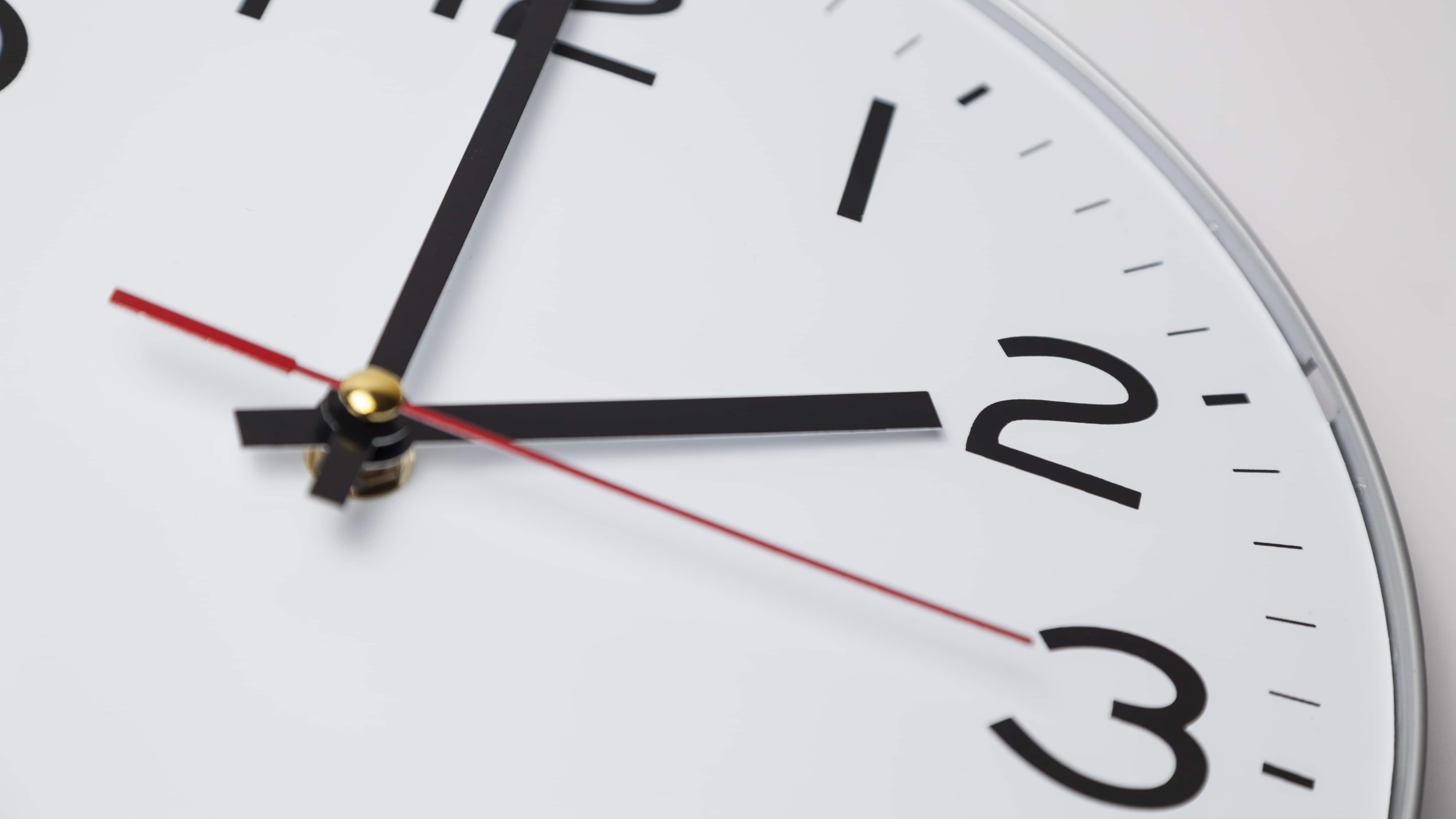 El reloj se adelantará una hora a las 02:00 horas del 12 de marzo.