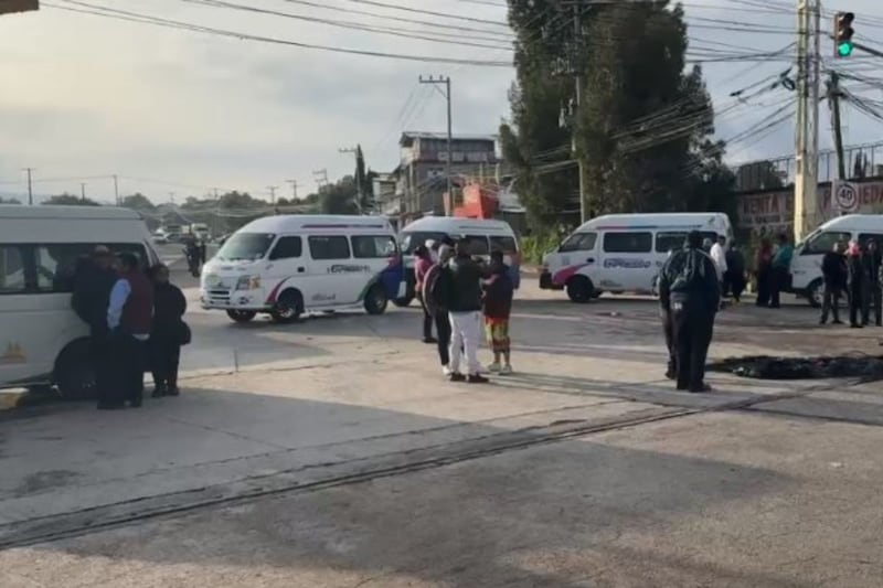 Bloqueo en la México-Pachuca: Transportistas exigen seguridad en carretera tras ataque armado en Tecámac