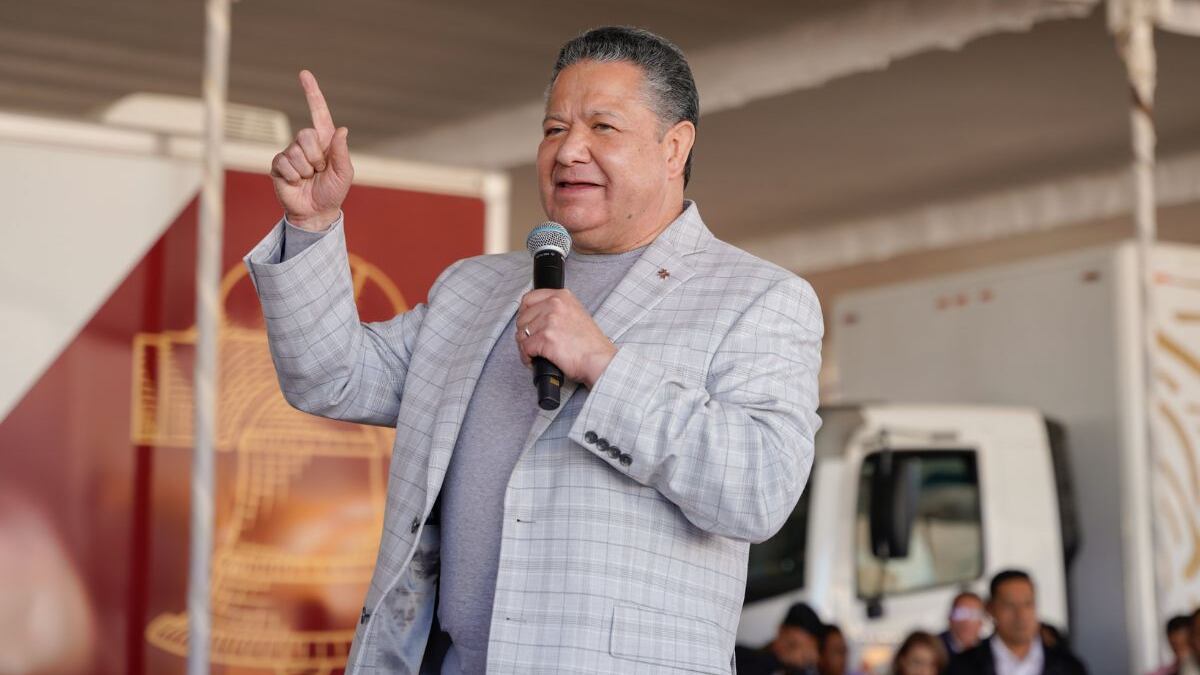 Desmayo Julio Menchaca, gobernador de Hidalgo; qué le pasó y estado de salud actual