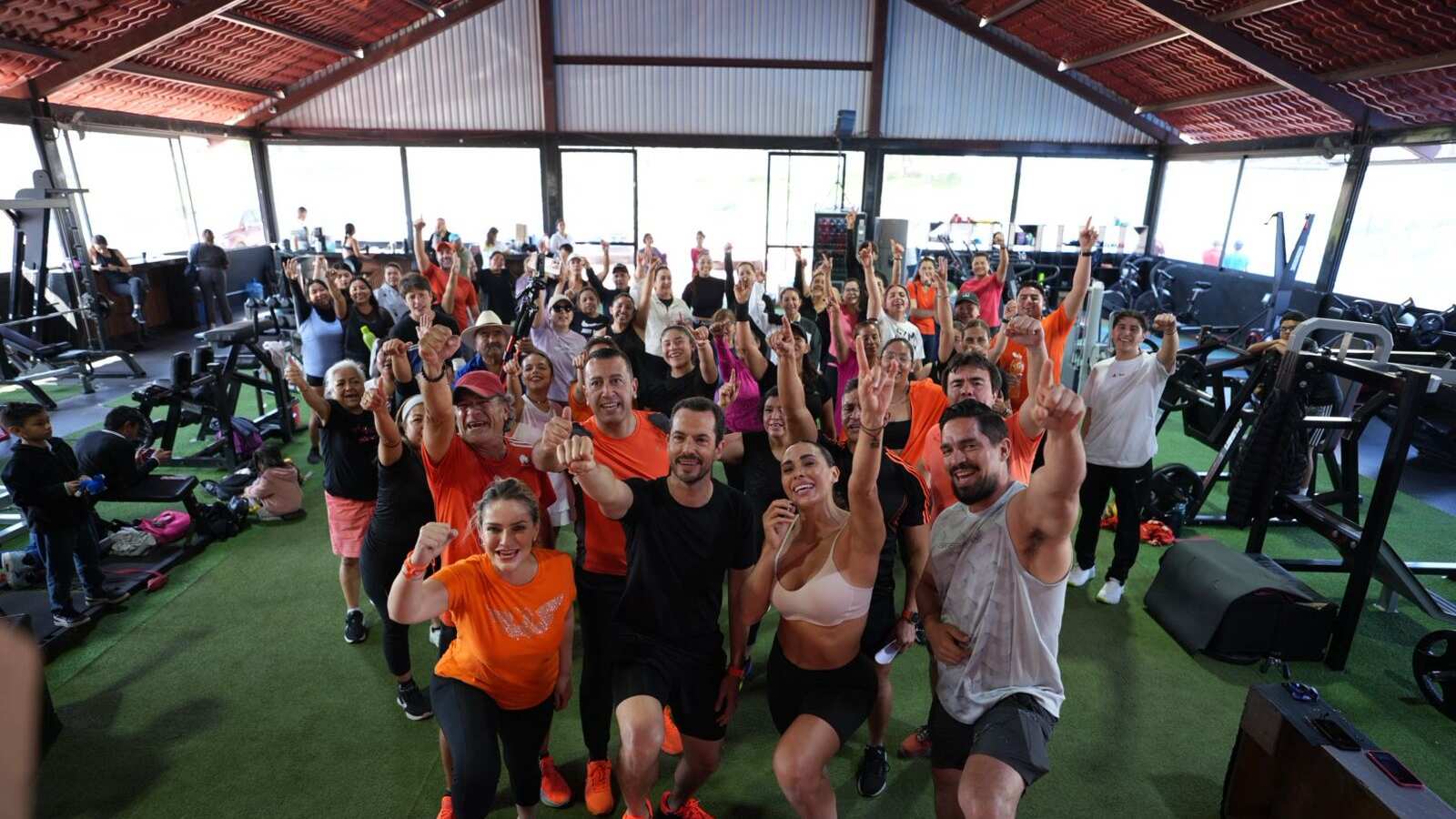 Paul Ospital y Macky González.